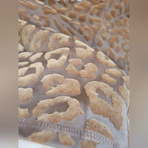 Balance Athletica leopard print velvet biker shorts Size S - Picture 3 of 6